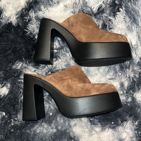 NWT Gianni Bini Bono So Chic Brown Suede Mules - Picture 3 of 5